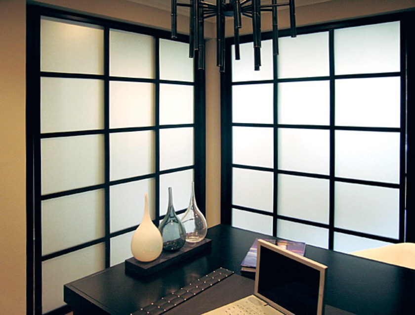 Угловая перегородка в японском стиле с матовым стеклом Братск