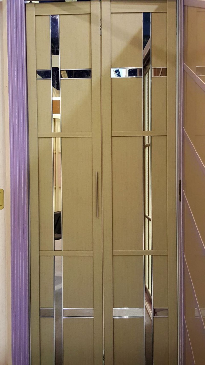Двери гармошка шпонированные с зеркальным декором Братск
