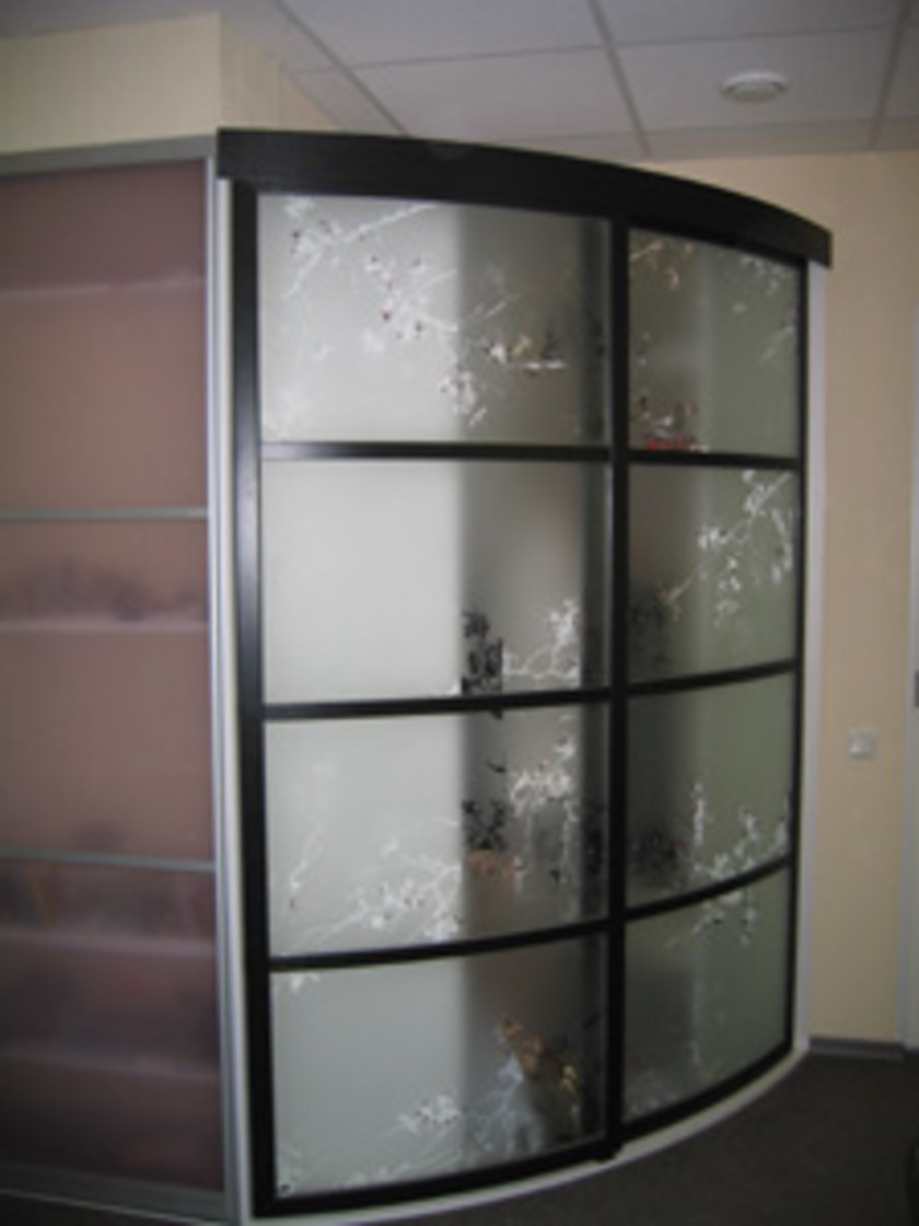 Шкаф купе радиусный с рисунком на стекле Братск